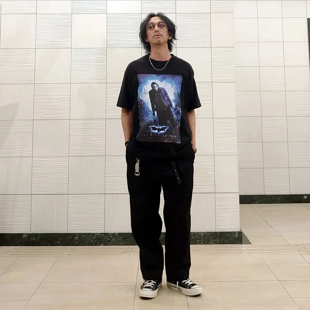 ⚠️This season’s most important Batman-Joker IP collaboration SAINT Mxxxxxx × The Dark Knight BTM_SS TEE /DARKNIGHT/BLK Dark Knight co-branded Joker Dark Knight TEE Washed black S-XL Top-notch printing technology Vector-level replica of the original details Asut ready-made garment dyeing Ma Liu fading Re-washing to make the old Authentic proofing Custom-woven correct main mark Washing mark The difference is shown in the picture and made.